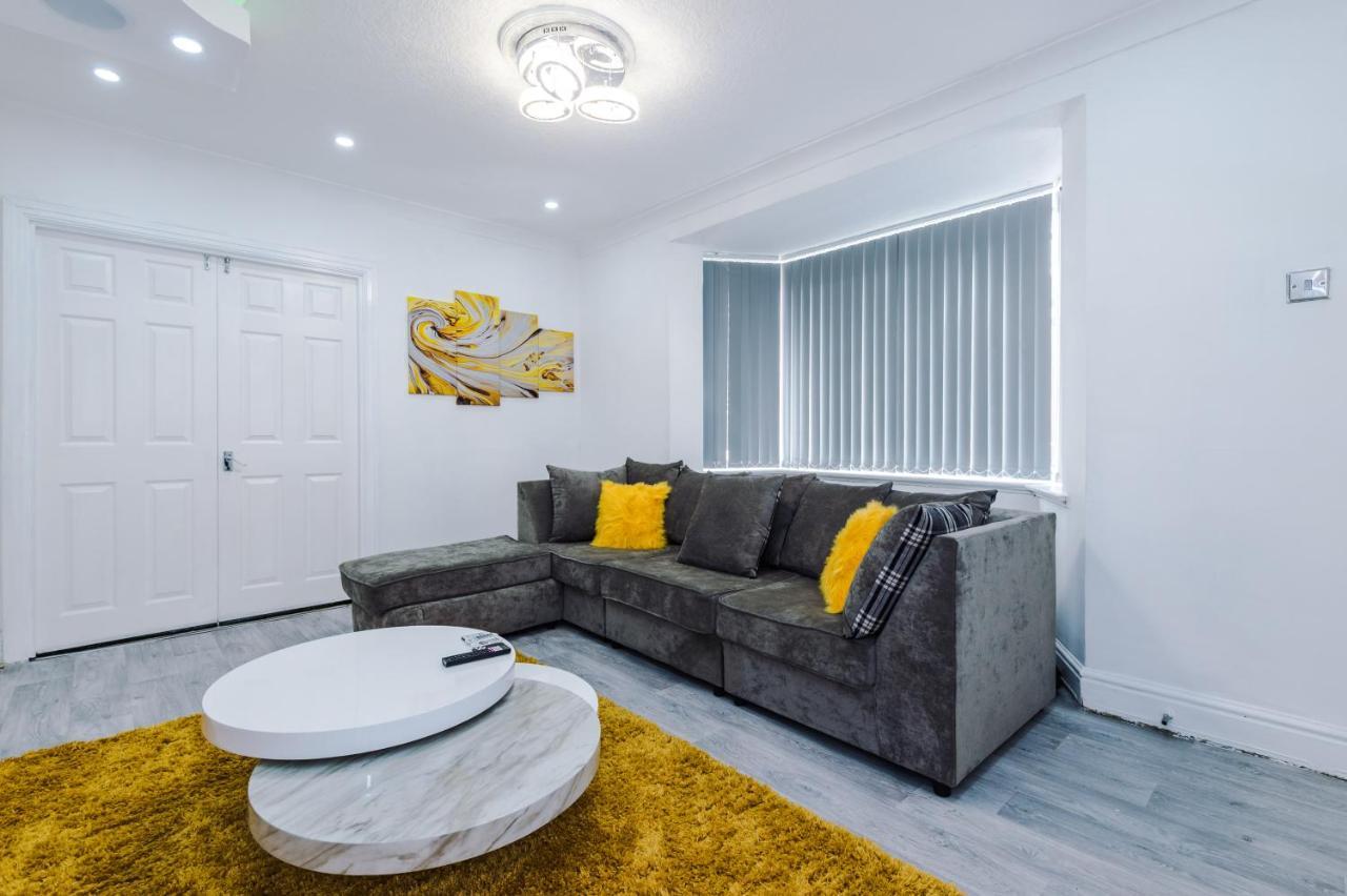 Nice Three Bedroom House In Манчестер Экстерьер фото